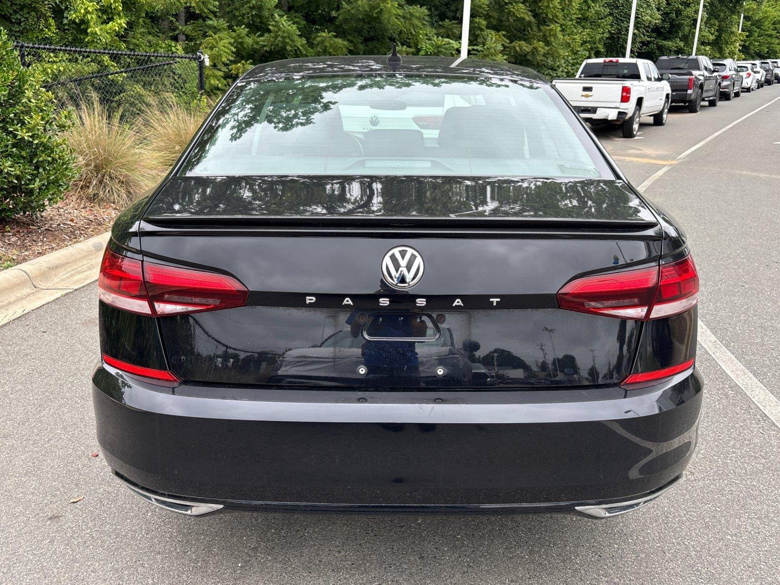 Used 2020 Deep Black Pearl Volkswagen 2.0T R-Line image 4