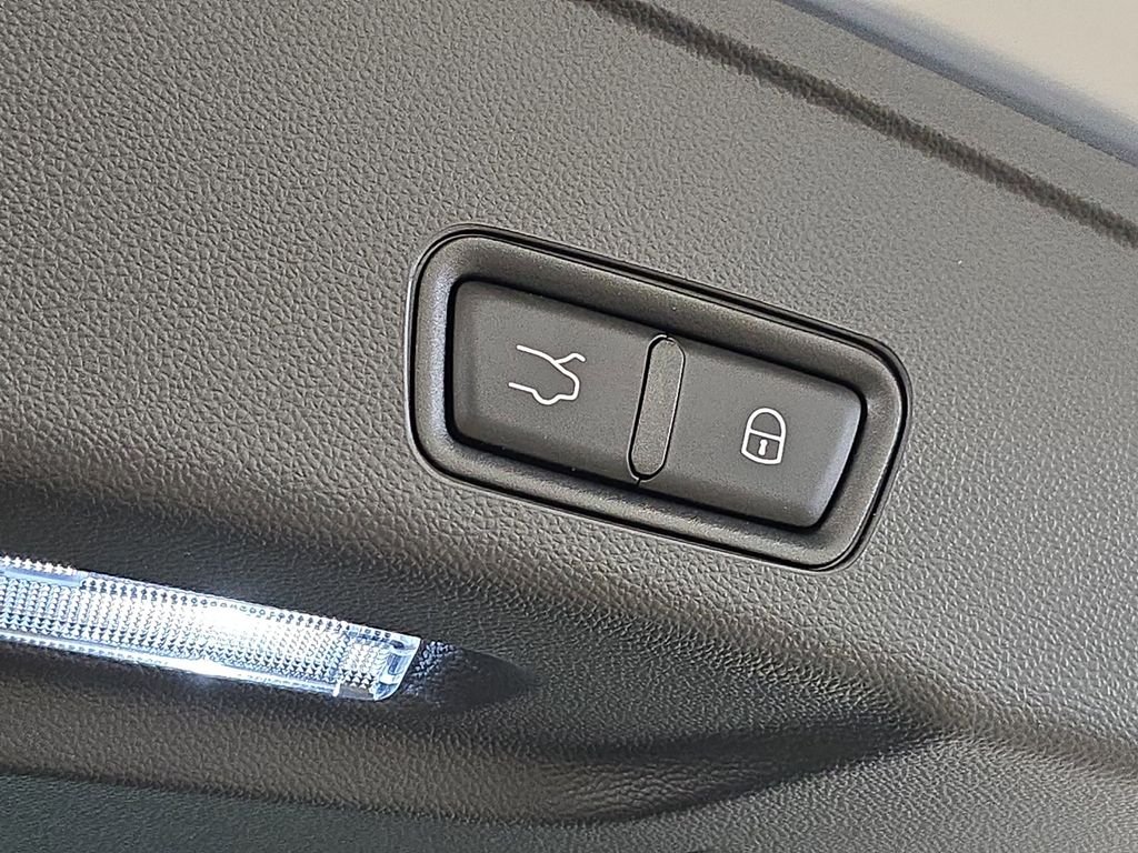 Used 2025 Bianco Maserati Modena image 31