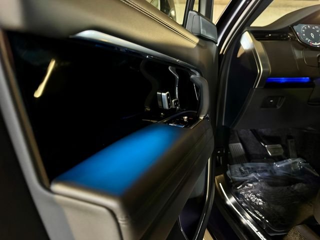 New 2025 Amethyst Grey Purple in Gloss finish Land Rover SE image 30