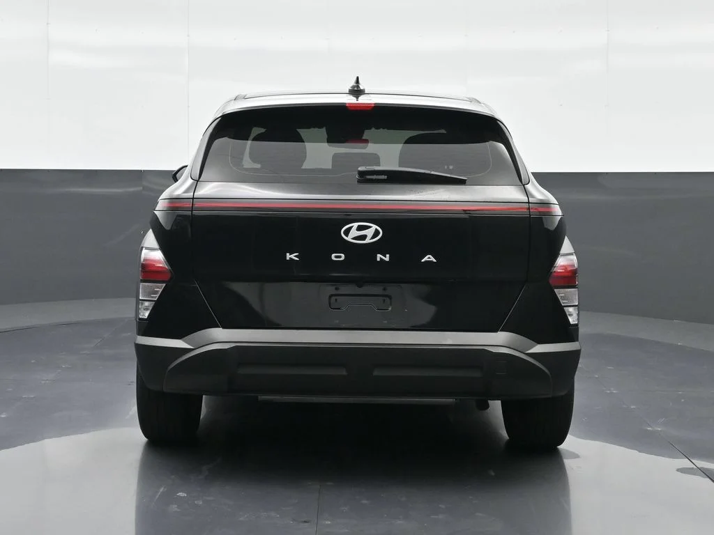 Used 2025 Black Hyundai SE image 7