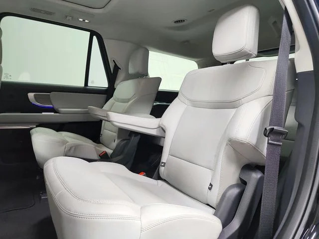 Used 2025 Black Ford Platinum image 38