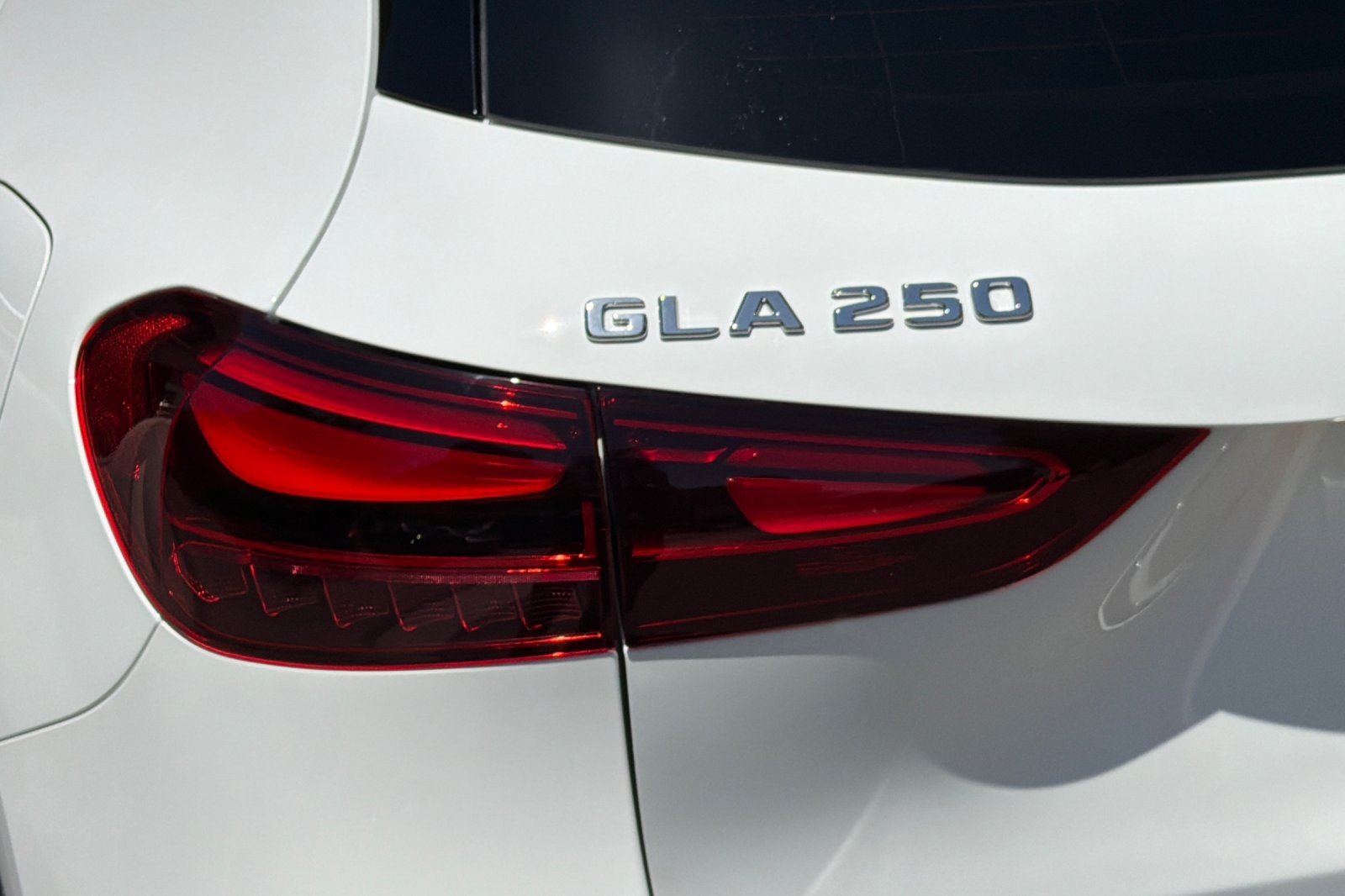 New 2026 Polar White Mercedes-Benz GLA 250 SUV image 25
