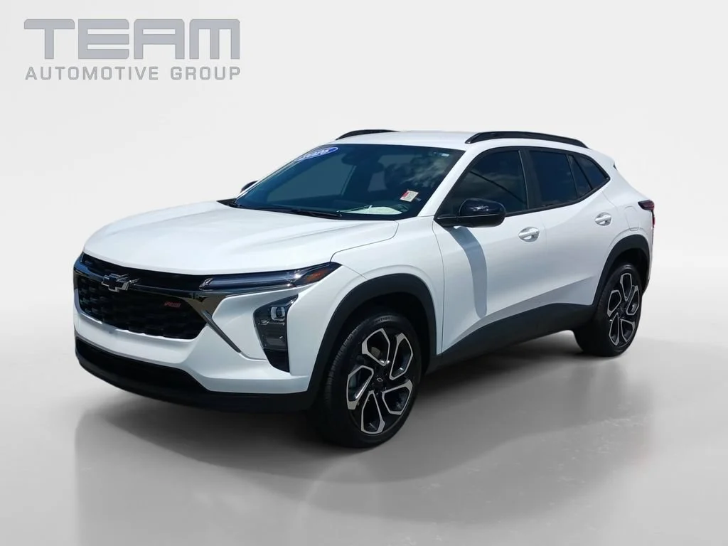 Used 2026 Summit White Chevrolet 2RS image 3