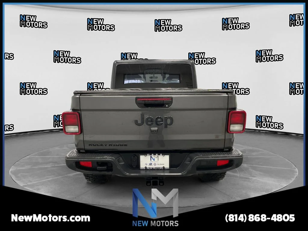 Used 2023 Crystal Metallic Jeep Sport S image 3