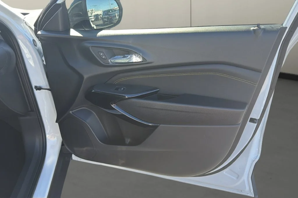 New 2026 Summit White Chevrolet ACTIV image 17