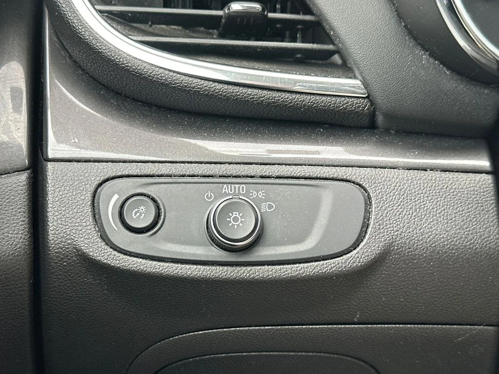 Used 2018 Gray Buick Preferred image 17