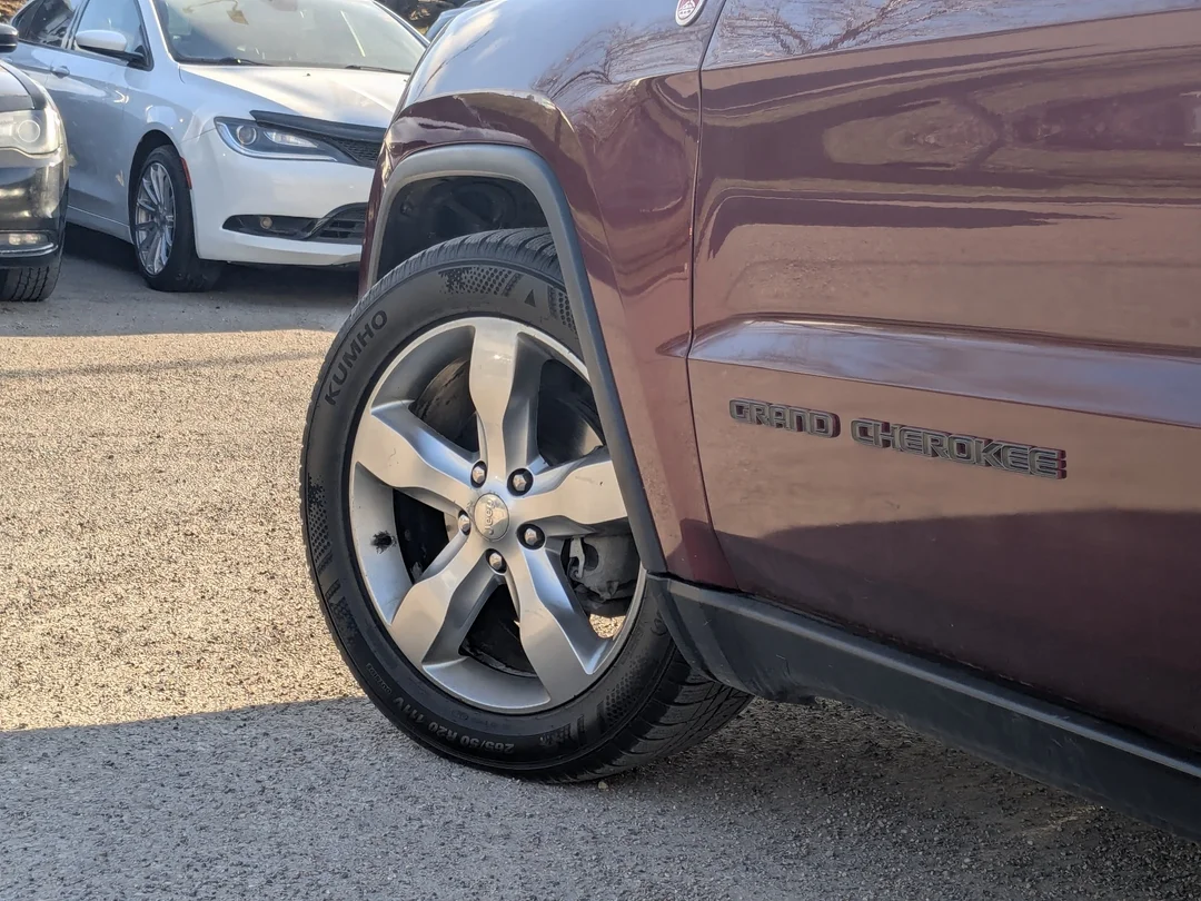 Certified Used 2017 Red Jeep Trailhawk - - 4x4 - Power Sunroof - Uconnect 8.4 Nav - Quadra-Lift Air - 3.6L Pentastar V6 & More! image 11