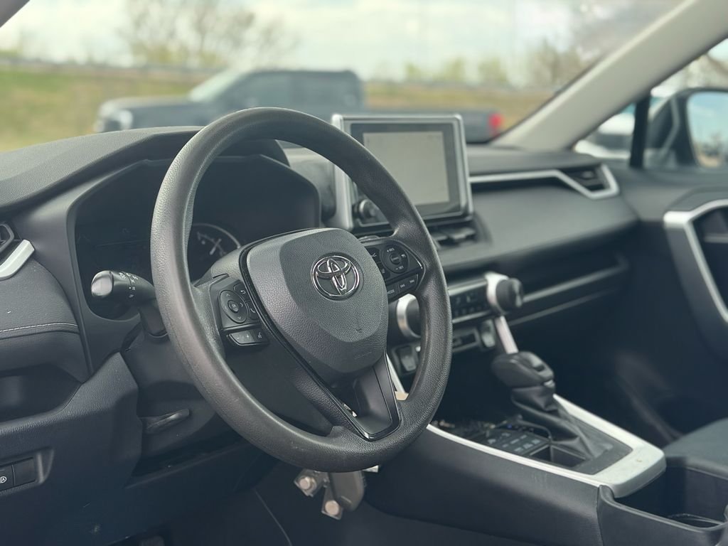 2023 Toyota RAV4 LE - Photo 7