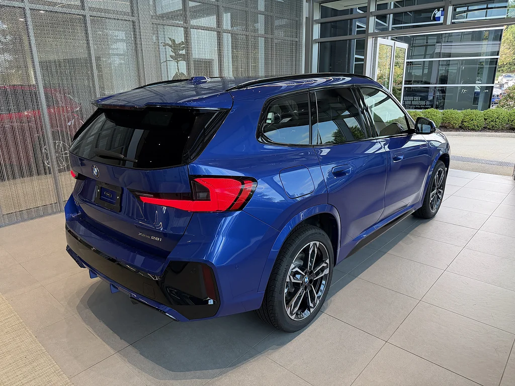 New 2027 PORTIMAO BLUE BMW X1 XDRIVE 28I image 6