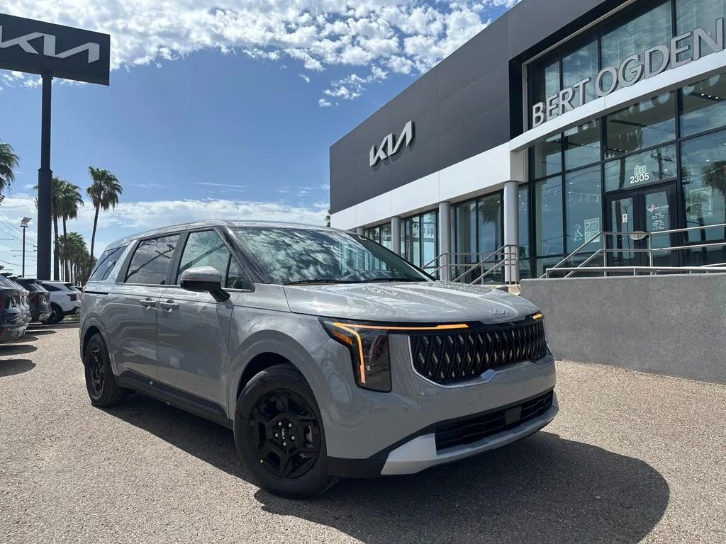 New 2027 White Kia LXS image 1
