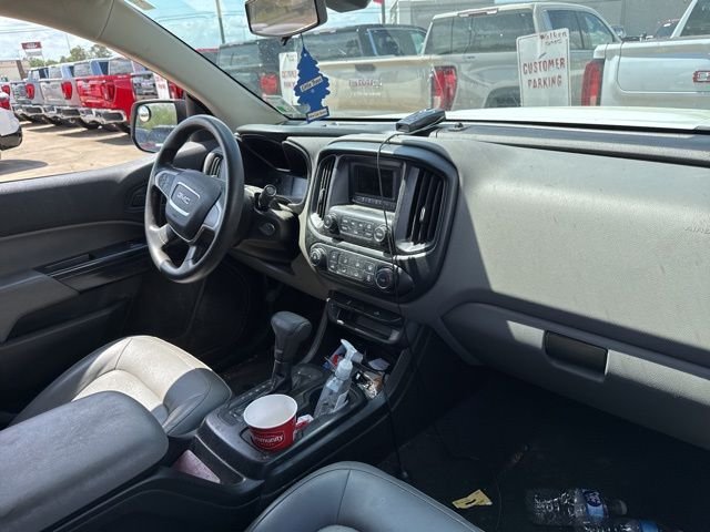 Used 2017 White GMC  image 4