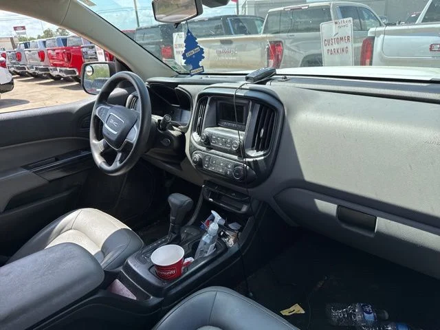 Used 2017 White GMC  image 4