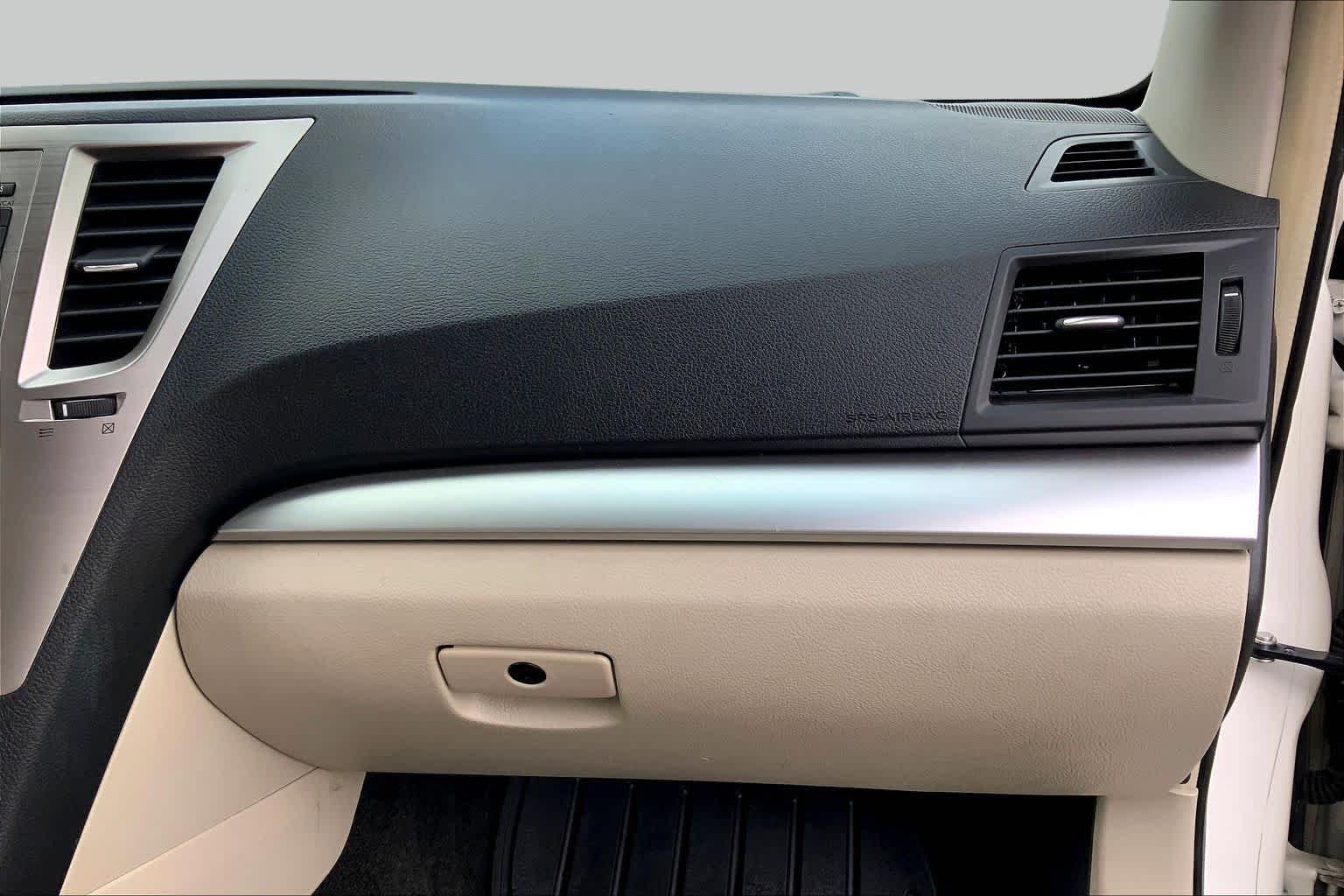 Used 2014 Satin White Pearl Subaru 2.5i Premium image 18