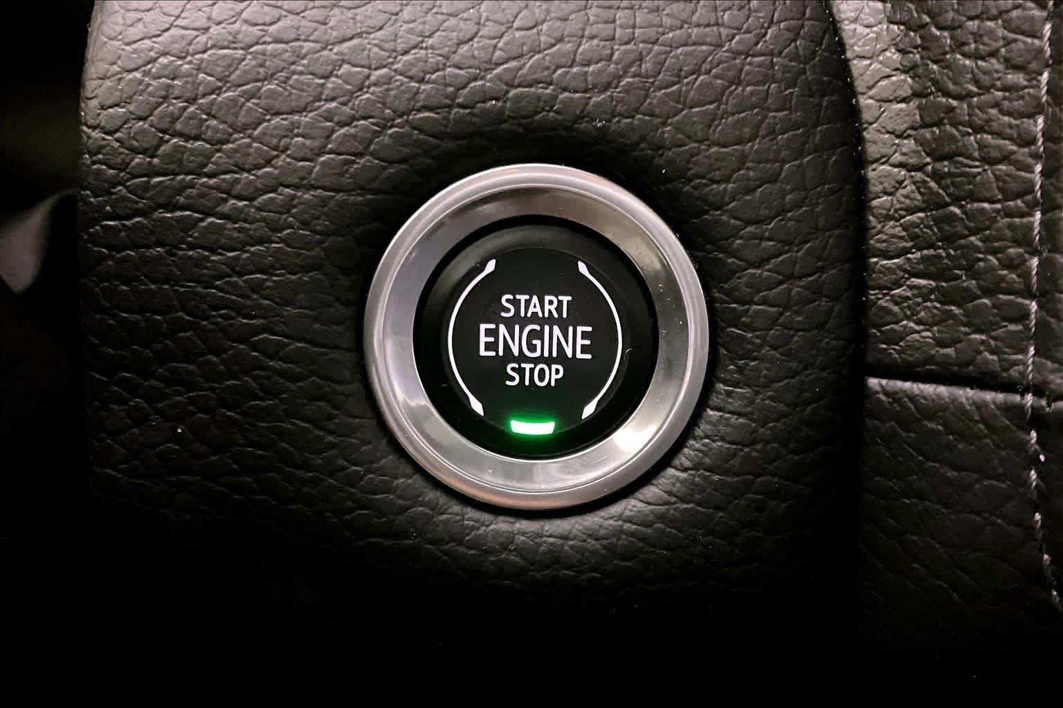 Used 2021 WHITE FROST TRICOAT GMC Denali image 33