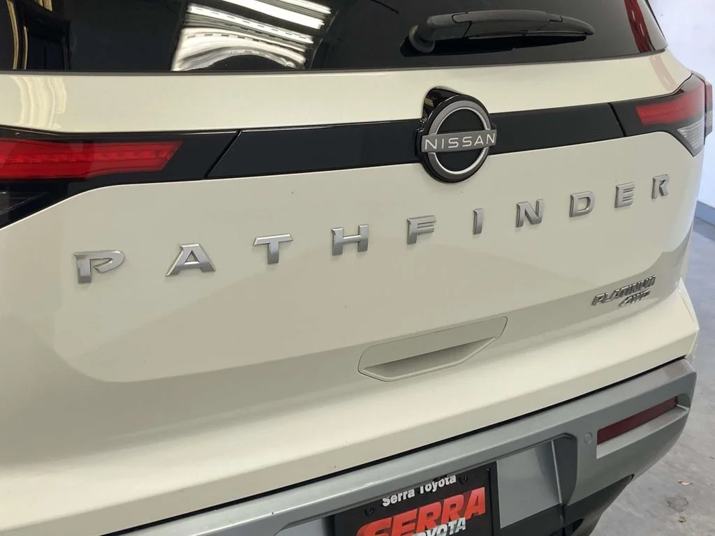 Used 2023 White Nissan Platinum image 10