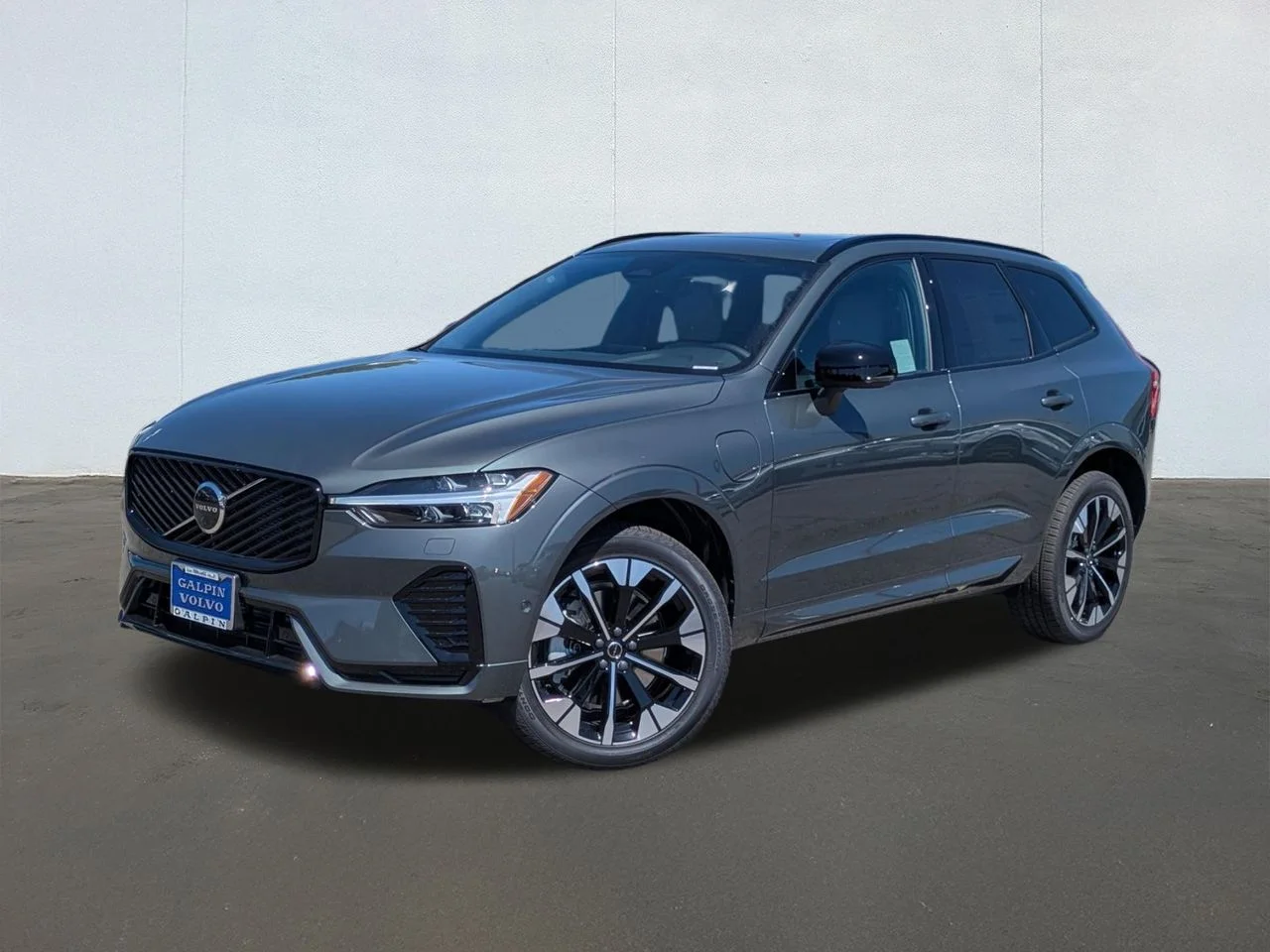 2026 Volvo XC60 T8 Plus Dark AWD's photo