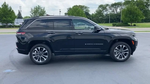 Used 2023 Black Jeep Overland 4x4 image 9