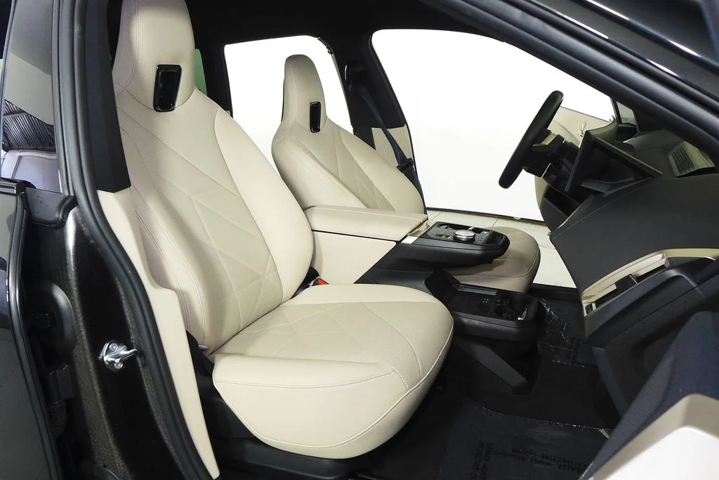 Used 2024 Black BMW xDrive50 image 18