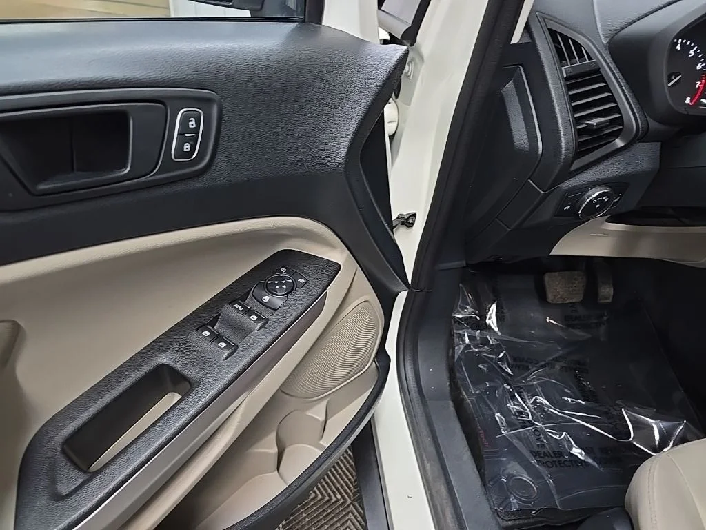 Used 2022 White Ford S image 31