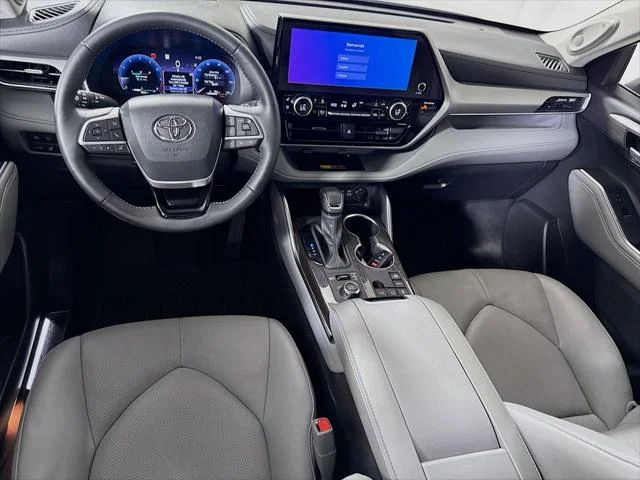 Certified Used 2025 CELESTIAL SILVER Toyota  image 23