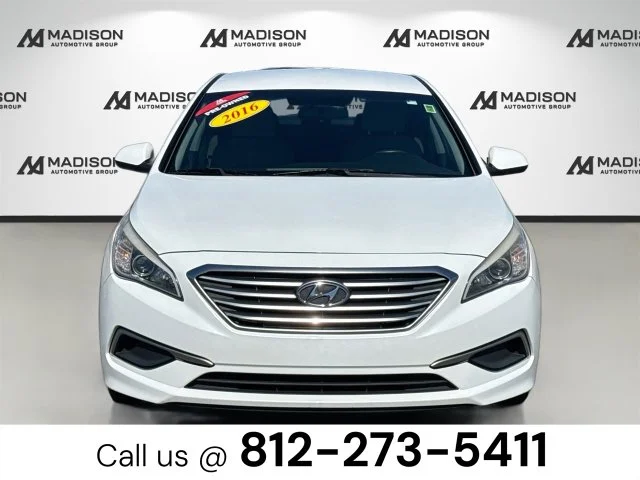 Used 2016 White Hyundai SE image 2