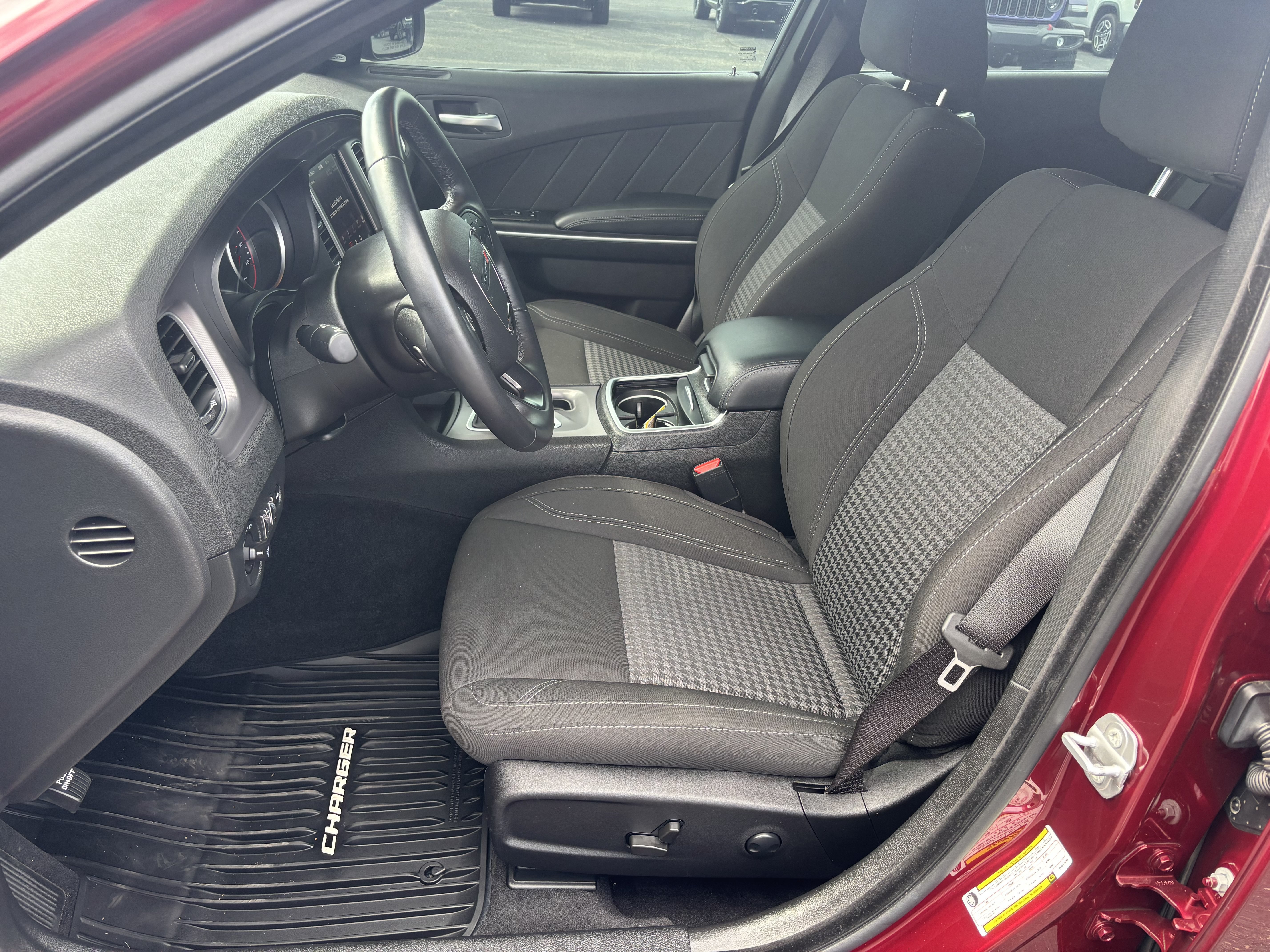 Used 2023 Octane Red Pearlcoat Dodge SXT image 10