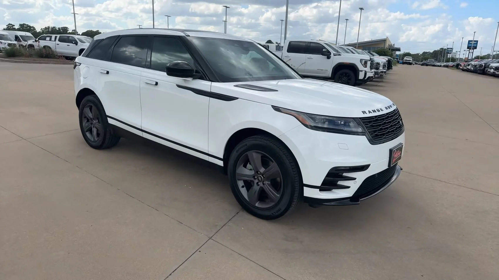 Used 2025 Silver Land Rover Dynamic SE image 3