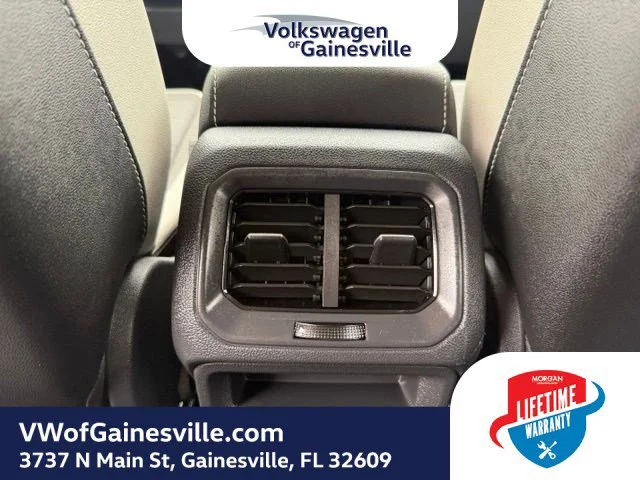 Certified Used 2025 Pyrite Silver Metallic Volkswagen SE image 12