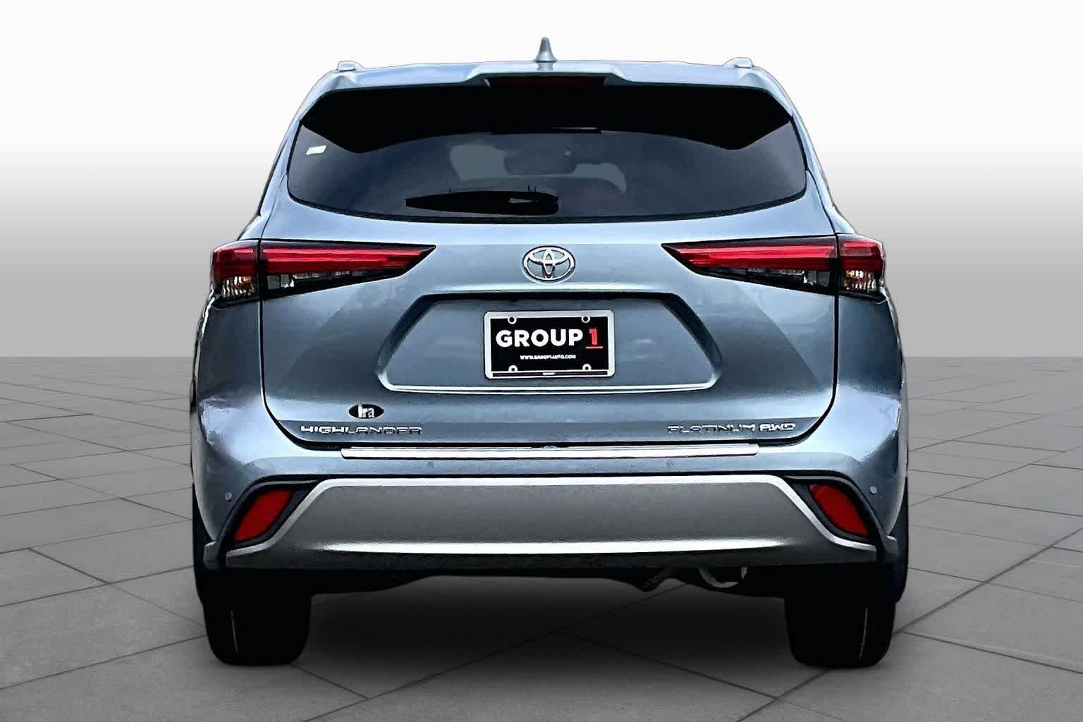 Used 2022 Moon Dust Toyota Platinum image 5