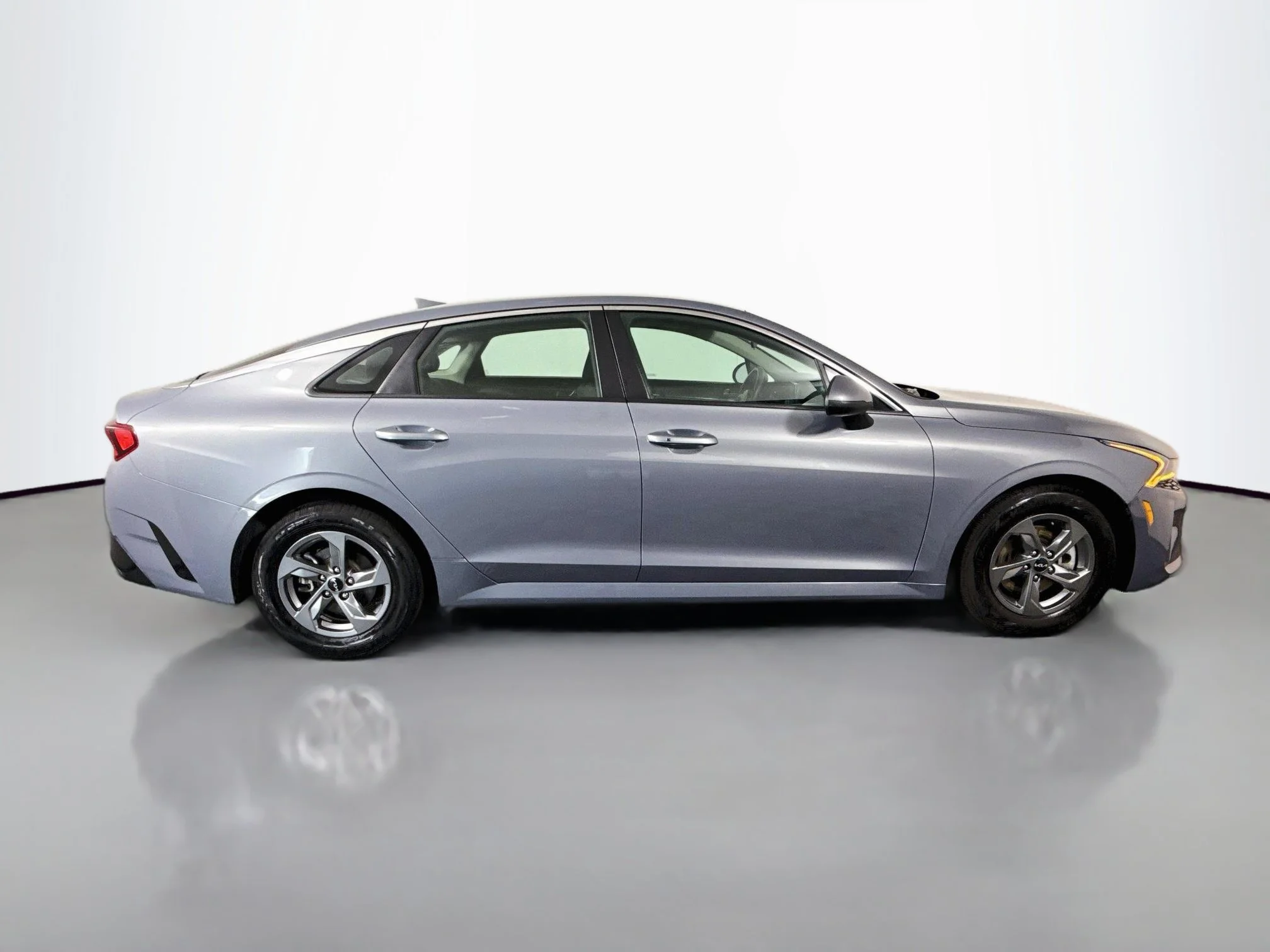 Used 2023 Everlasting Silver Kia LXS image 8