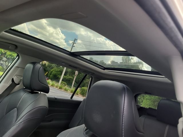 Used 2024 White Toyota Platinum image 22