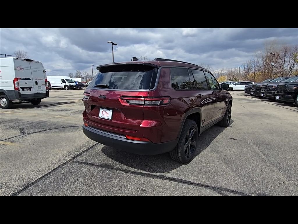 New 2026 Velvet Red Pearl-Coat Exterior Paint Jeep Limited image 7
