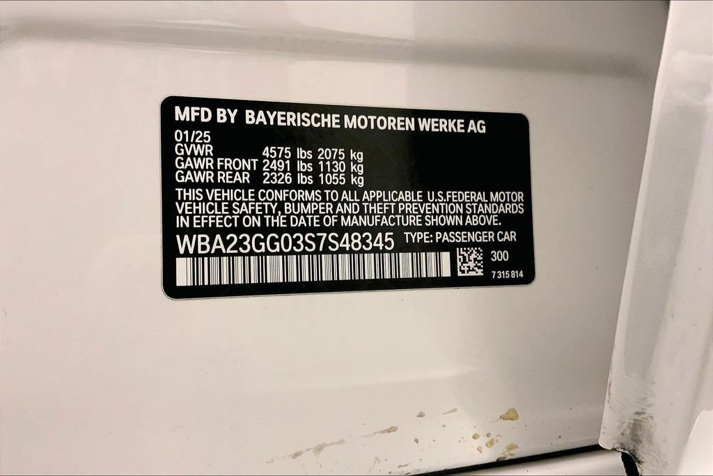 Used 2025 Alpine White BMW  image 32