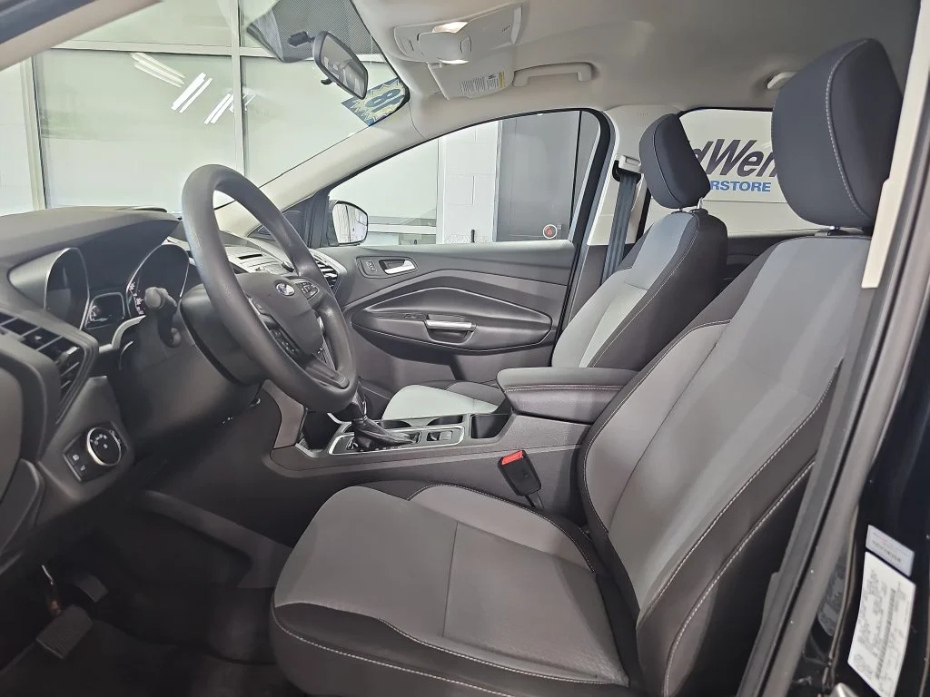 Used 2018 Black Ford SE image 18