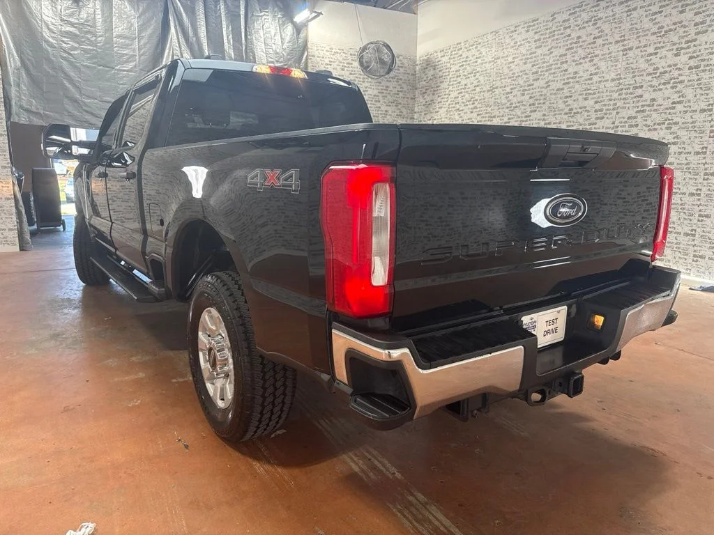 Used 2023 Agate Black Metallic Ford XLT image 5