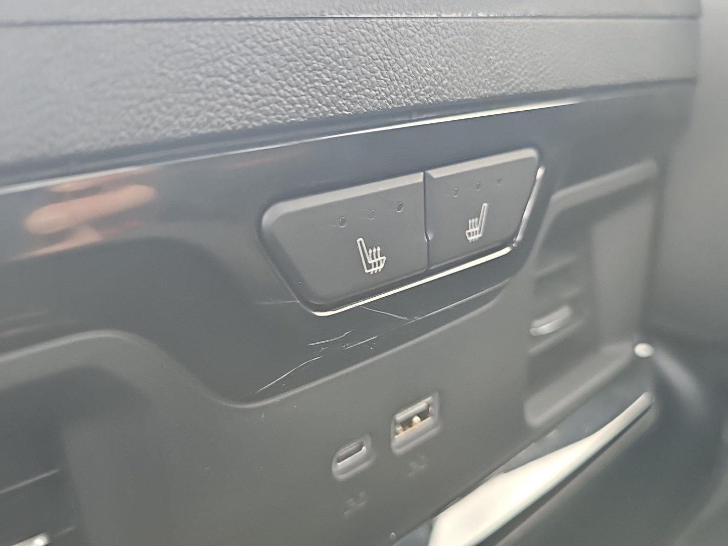 Used 2025 Summit White GMC AT4 image 29