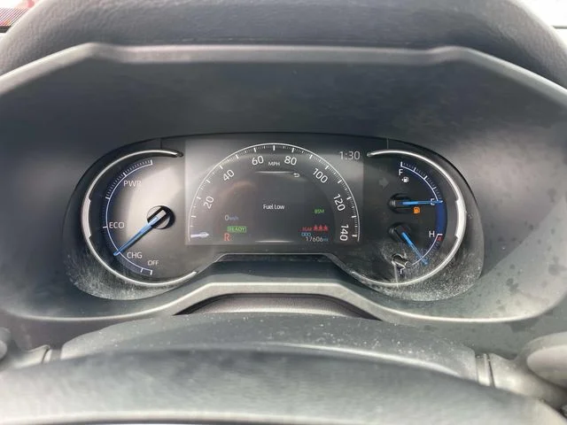 Certified Used 2025  Toyota XLE image 40