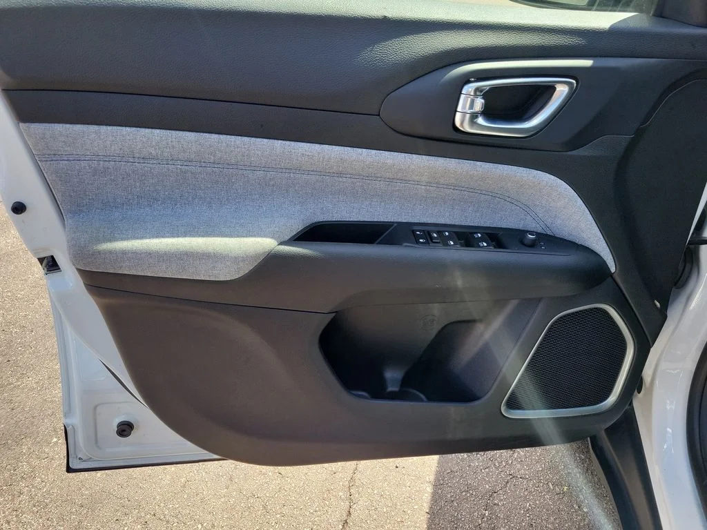 Used 2024 Silver Jeep Latitude image 21
