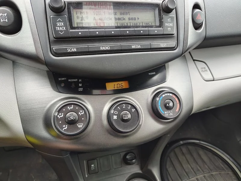 Used 2012 White Toyota 4WD 4dr I4 (Natl) image 15