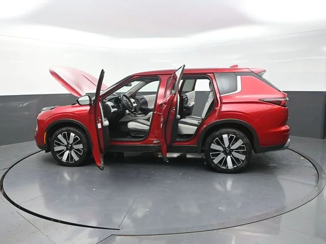 Used 2025  Mitsubishi SE image 43