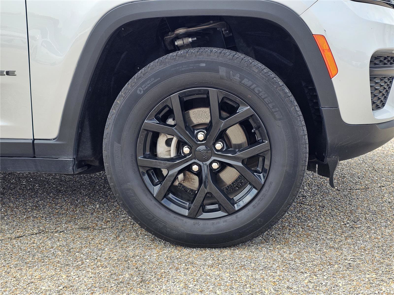 Used 2024 Silver Zynith Jeep Altitude image 6