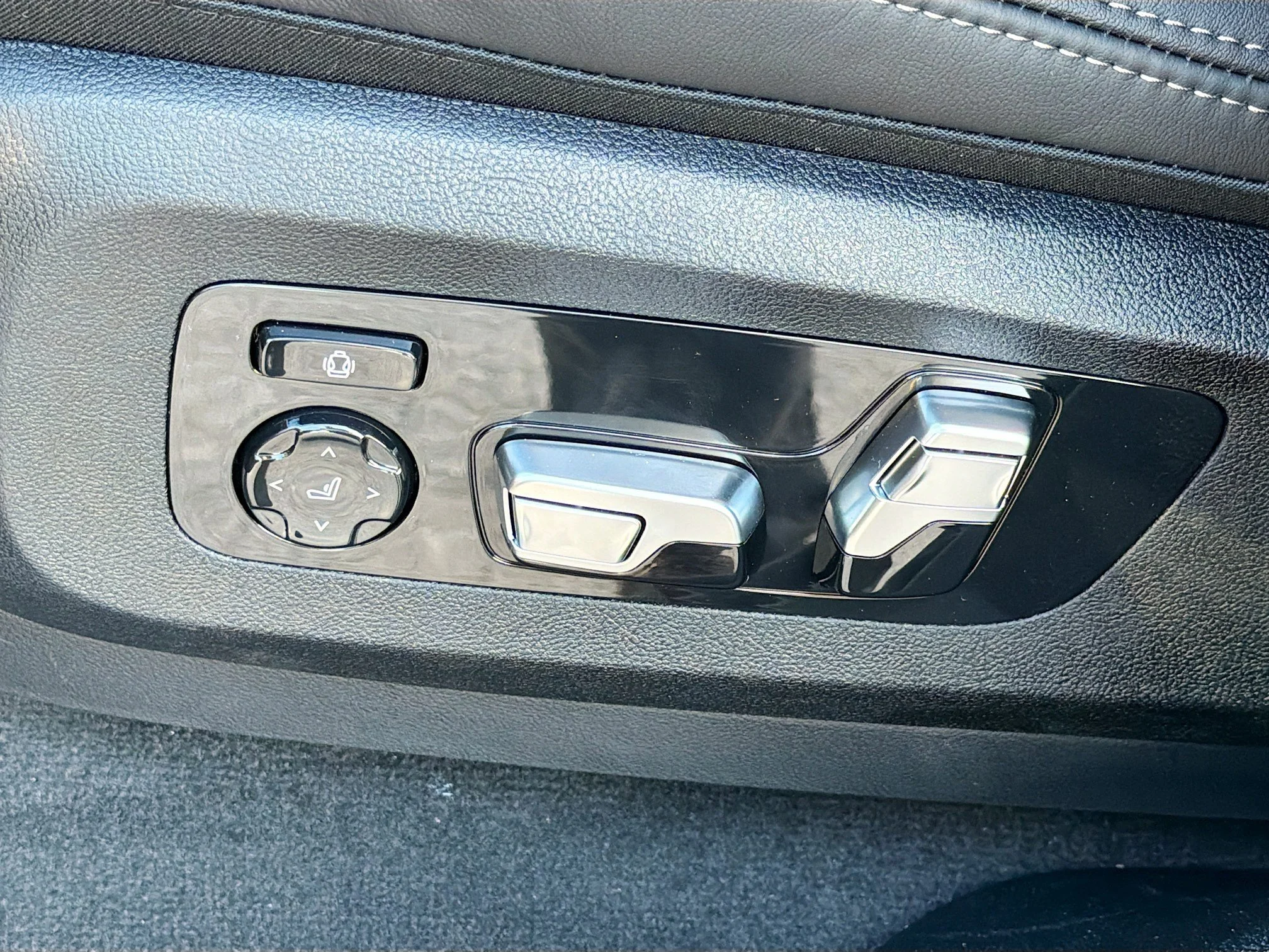 New 2027 Carbon Black Metallic BMW M60i image 25