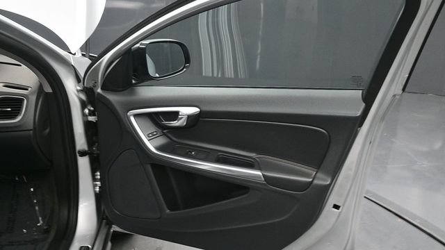 Used 2017 Silver Volvo T5 image 14