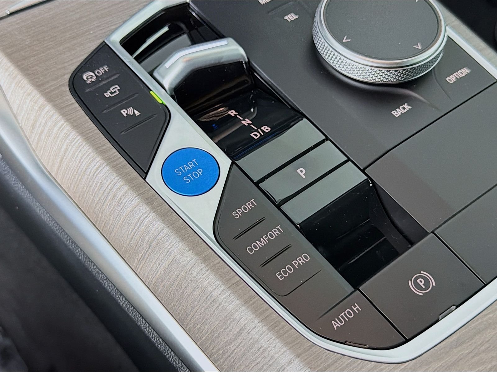 New 2026 Black Sapphire Metallic BMW xDrive40 image 17