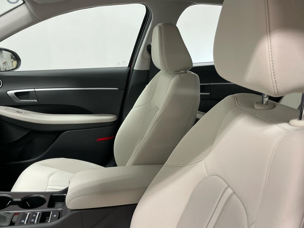 New 2026 Serenity White Hyundai SE image 25