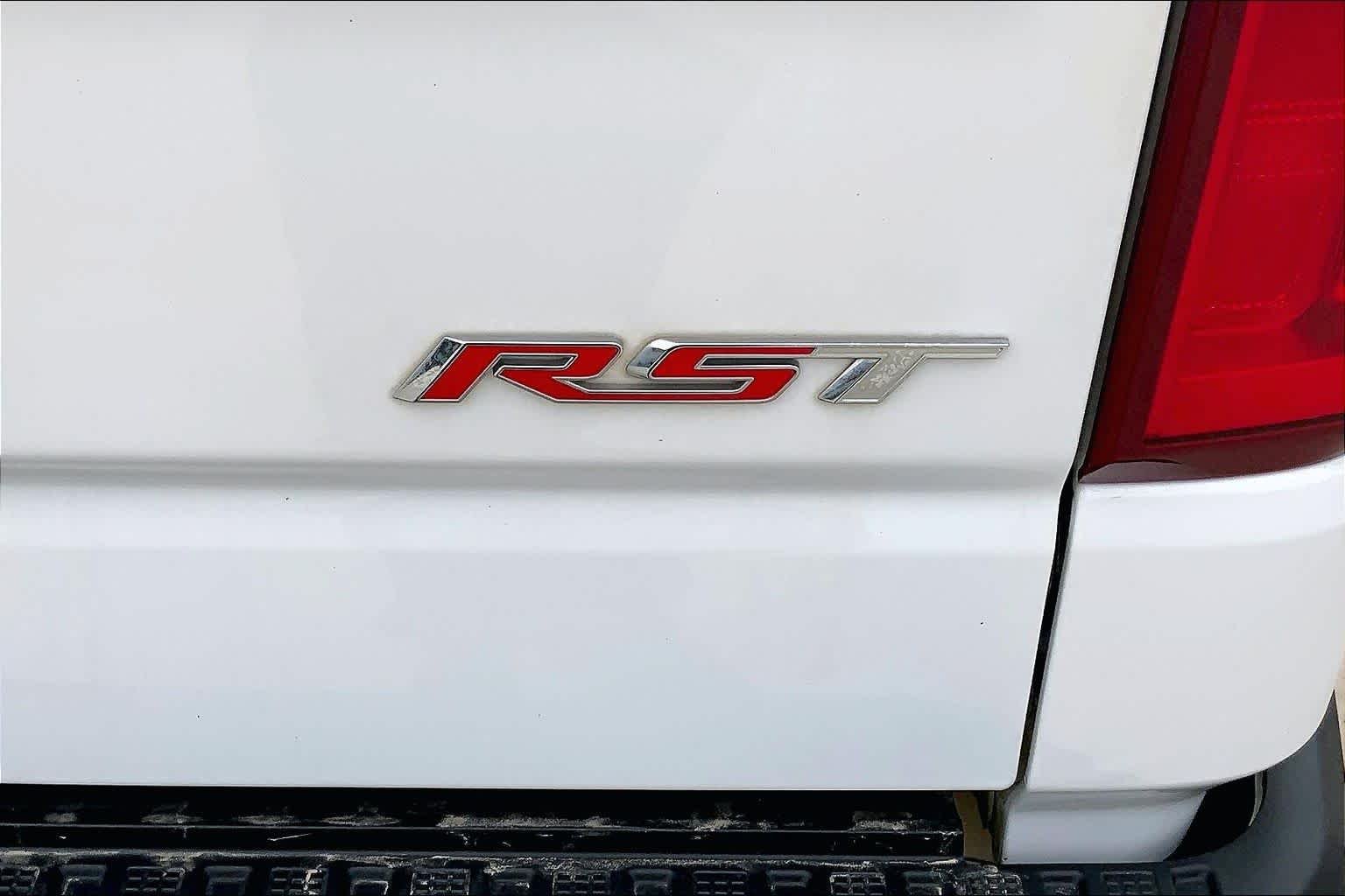 Used 2024 Summit White Chevrolet RST image 10