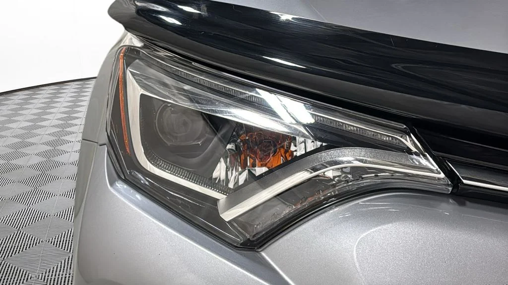 Used 2017 Silver Sky Metallic Toyota Limited image 17