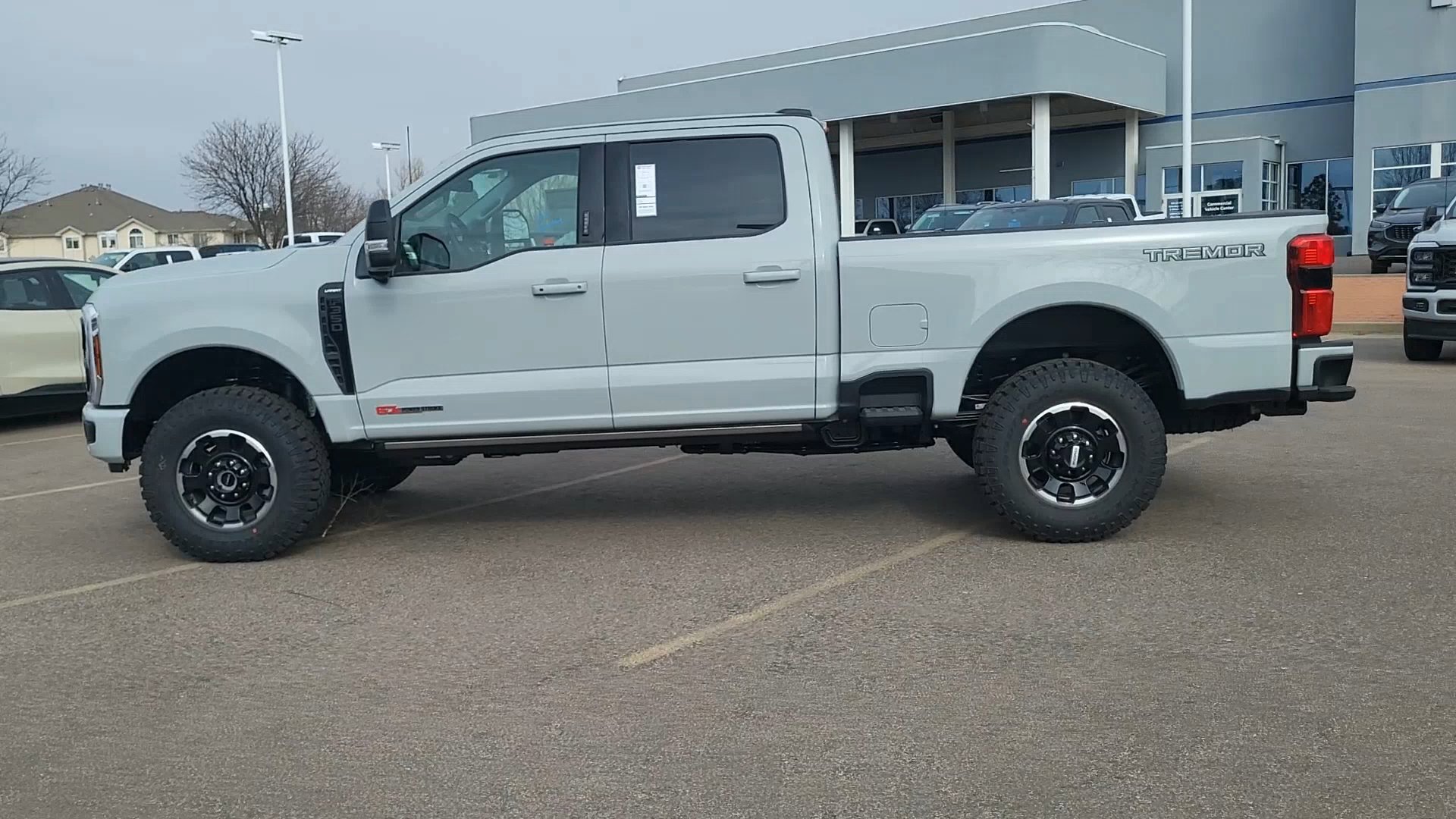 2026 Ford F-350 Super Duty Lariat - Photo 2
