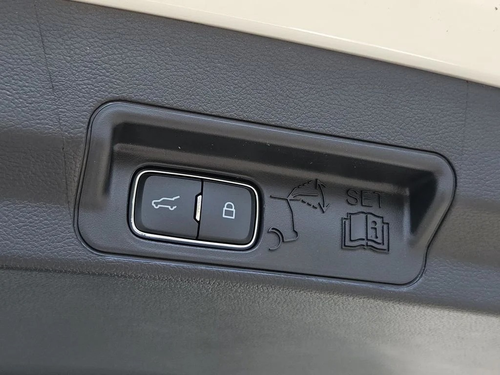 2026 Ford Explorer Active - Photo 13