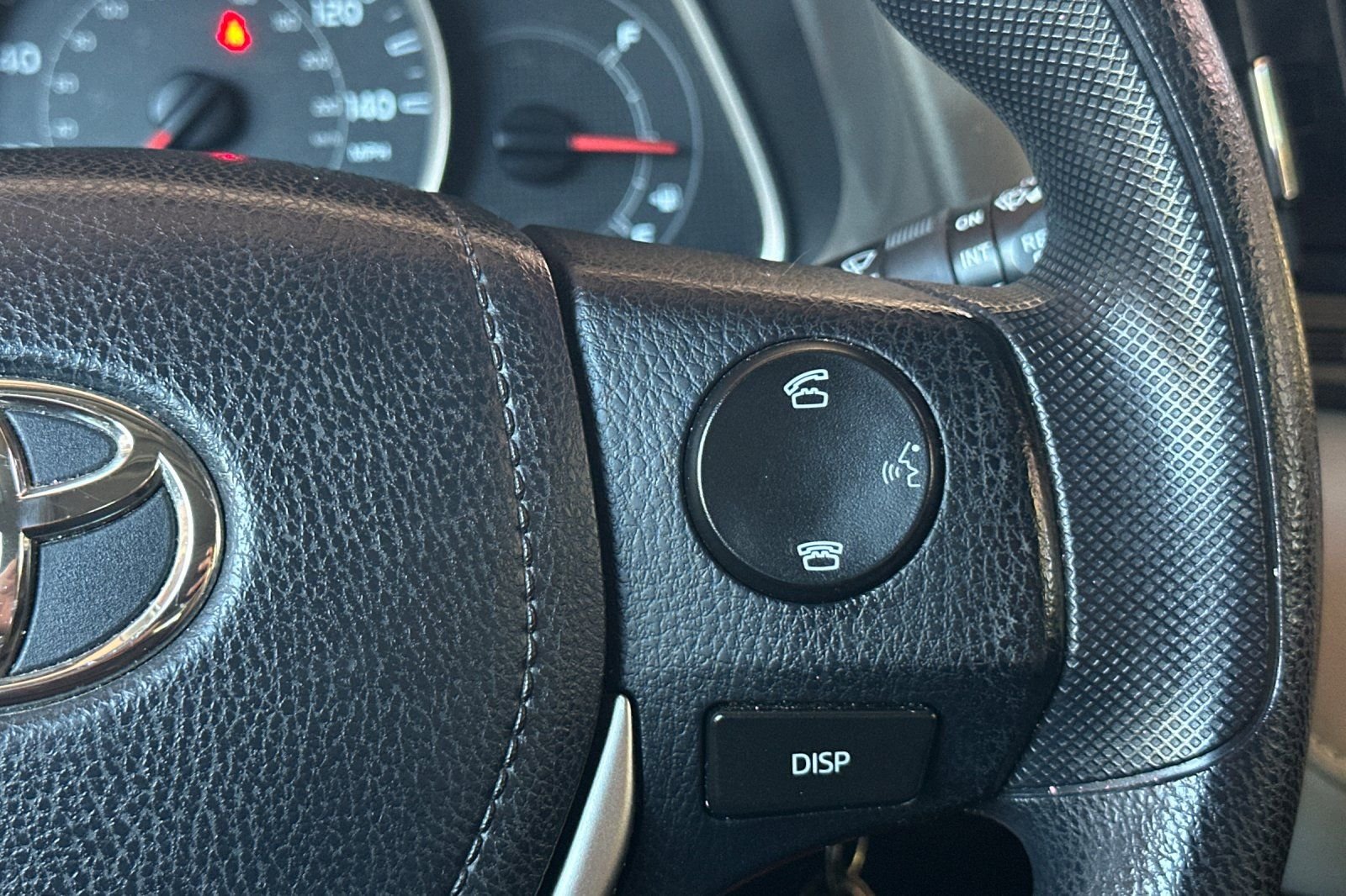 Used 2015 White Toyota XLE image 30